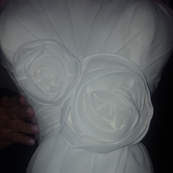 Wedding gown - Picture 2 of 8